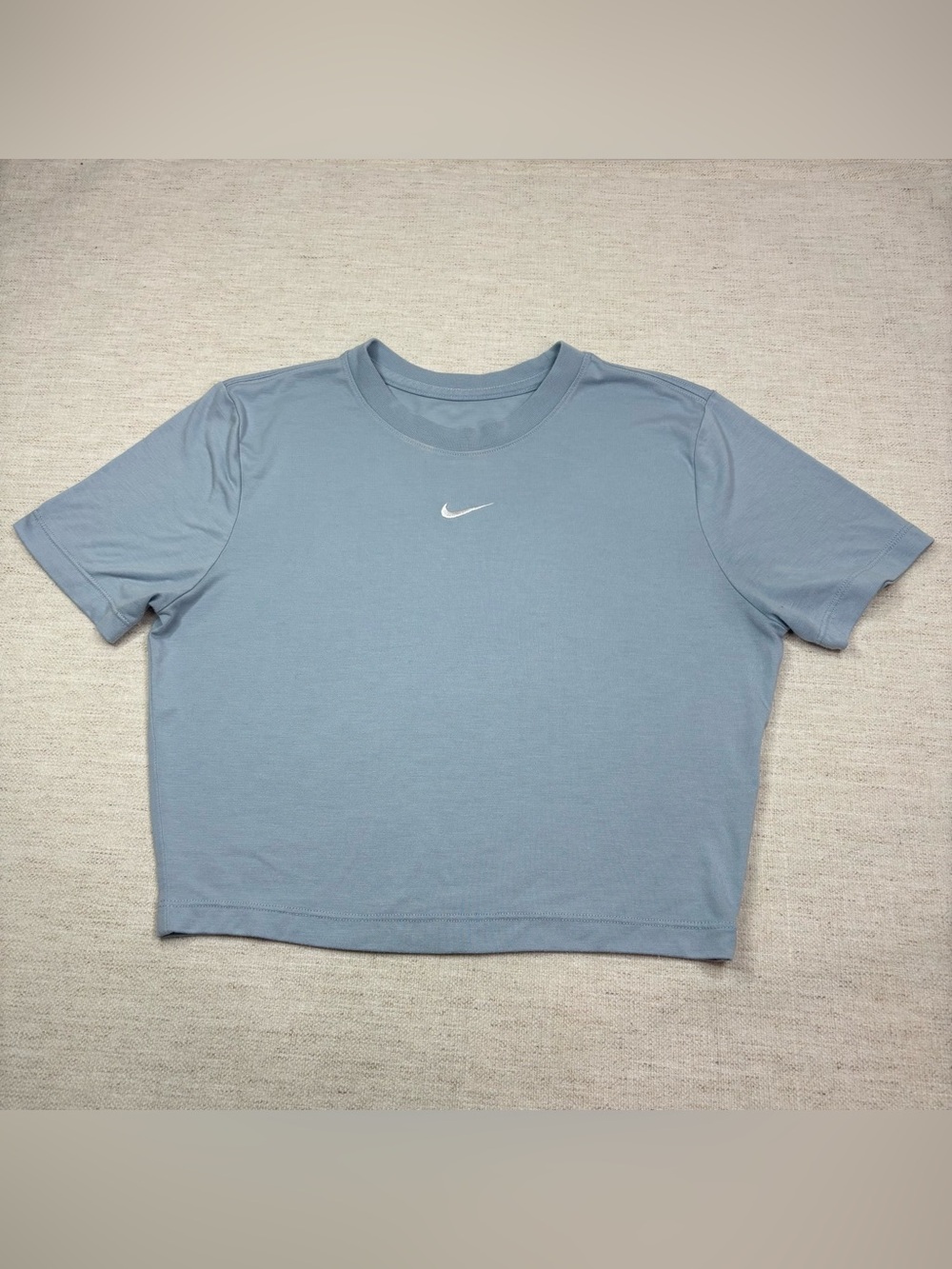 Nike Women’s size M Dusty Blue Cropped crew neck t-shirt short sleeve slim fit